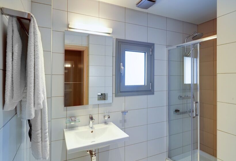 주니어 스위트, Phidias Piraeus