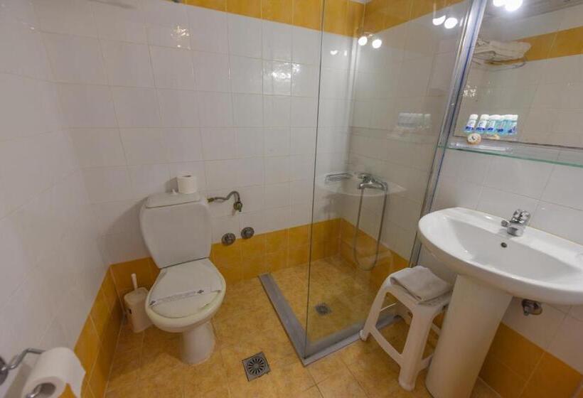 اتاق راحتی با چشم‌انداز دریا, Samos City