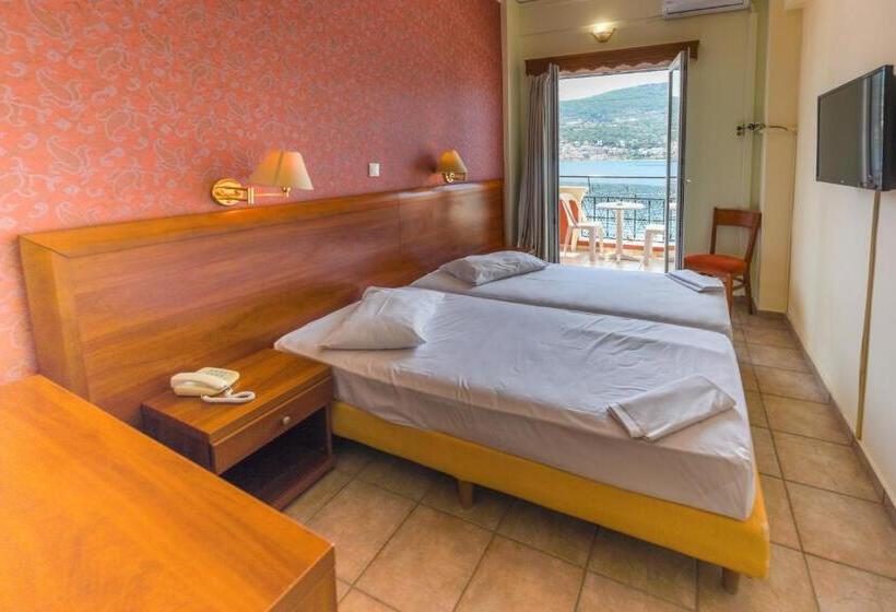 اتاق راحتی با چشمانداز دریا, Samos City