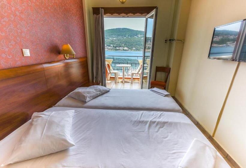 اتاق راحتی با چشمانداز دریا, Samos City