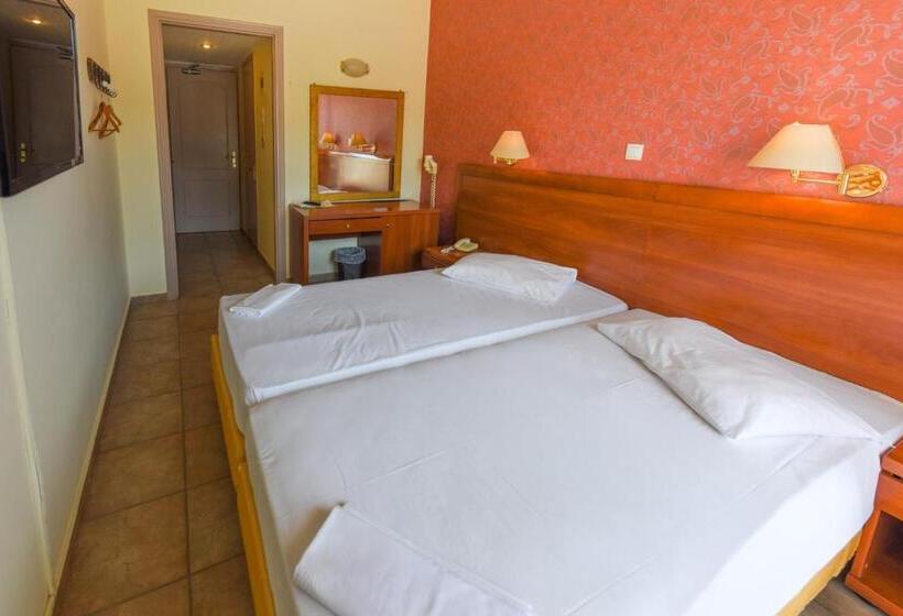 اتاق راحتی با چشمانداز دریا, Samos City