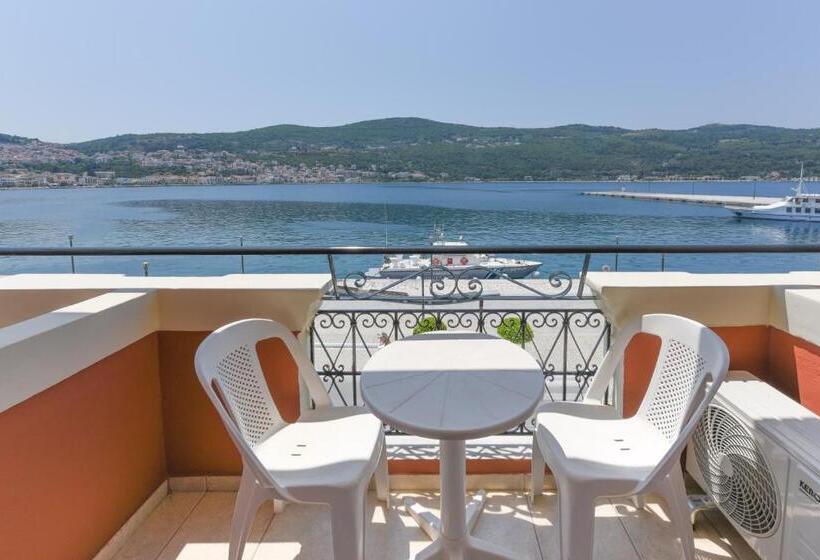 اتاق راحتی با چشم‌انداز دریا, Samos City