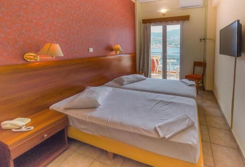 اتاق راحتی با چشمانداز دریا, Samos City