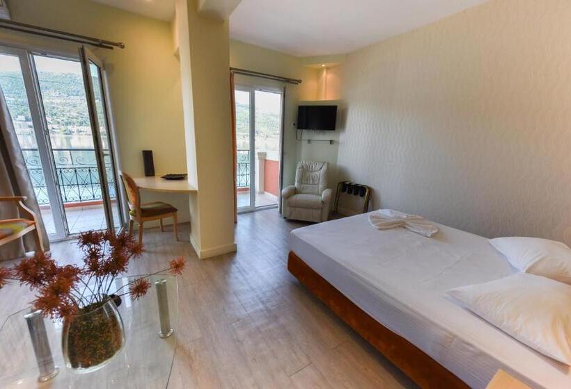 سوییت سوپریور با چشمانداز دریا, Samos City