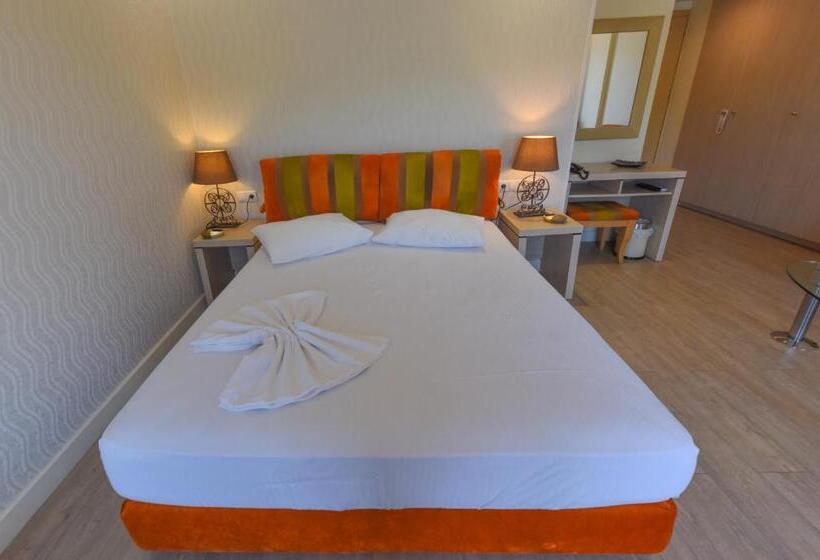 سوییت سوپریور با چشمانداز دریا, Samos City