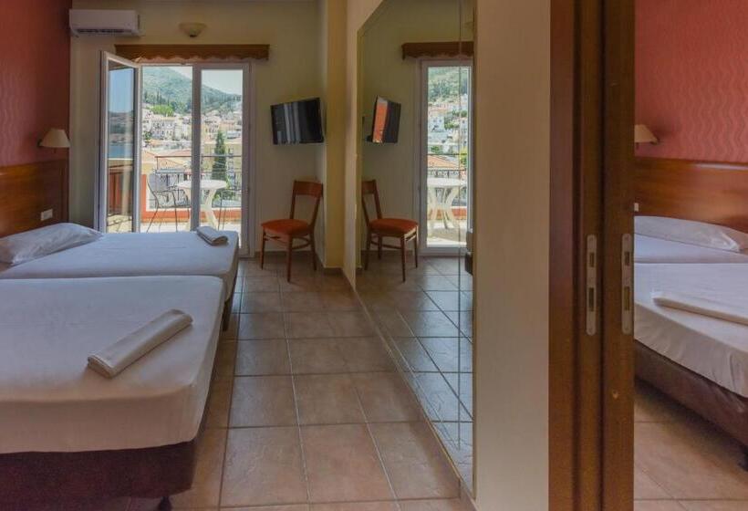اتاق خانوادگی با چشمانداز جانبی دریا, Samos City