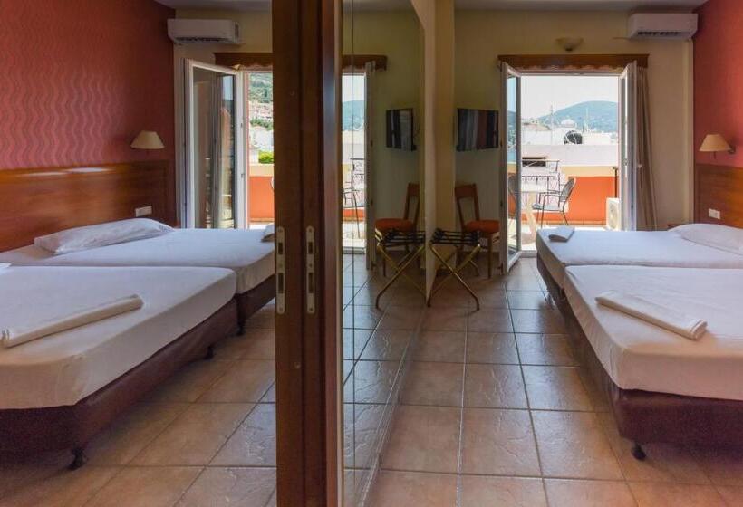 اتاق خانوادگی با چشمانداز جانبی دریا, Samos City