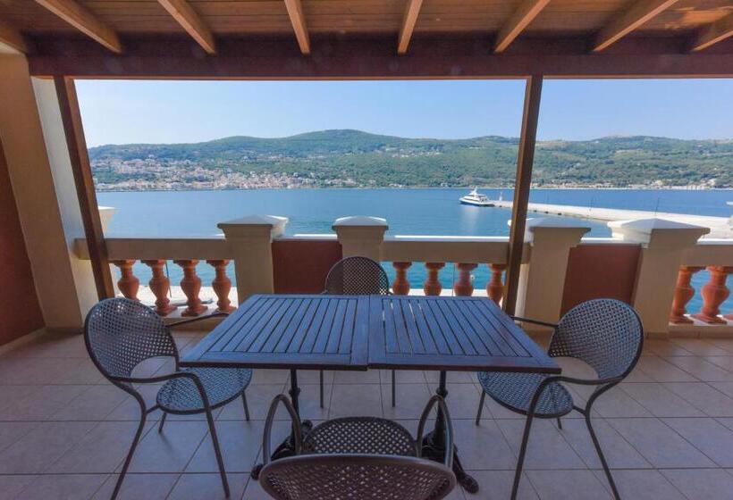 سوئیت اجرایی با چشمانداز دریا, Samos City