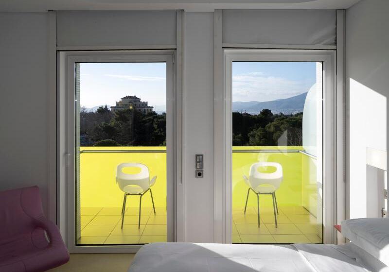 חדר סופריור, Semiramis