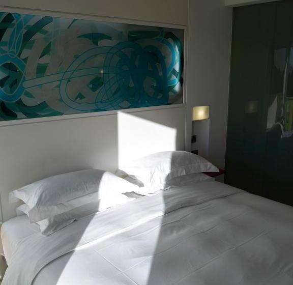 חדר סופריור, Semiramis