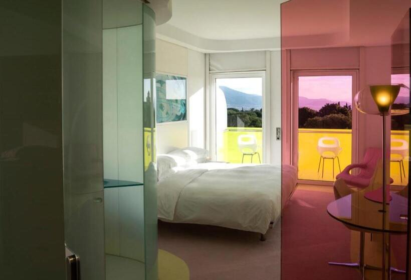 חדר סופריור, Semiramis