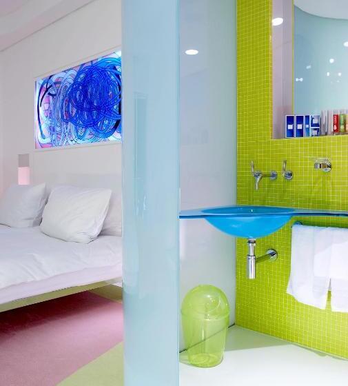 חדר סופריור, Semiramis