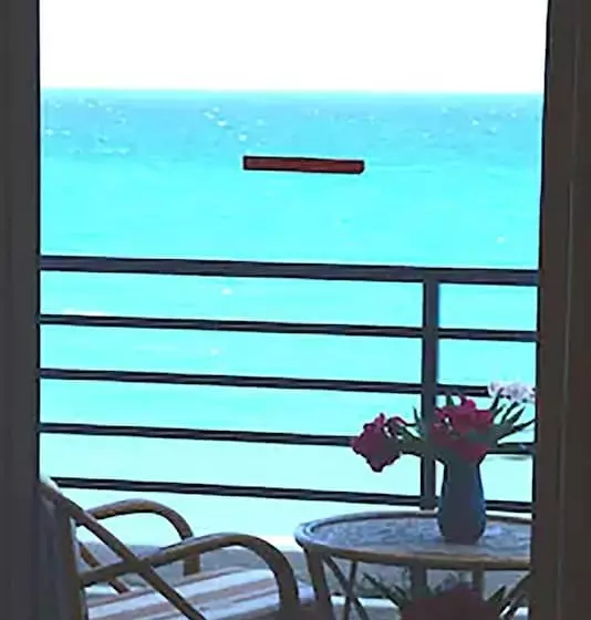 オーシャンビュースタンダードルーム, Themis Beach