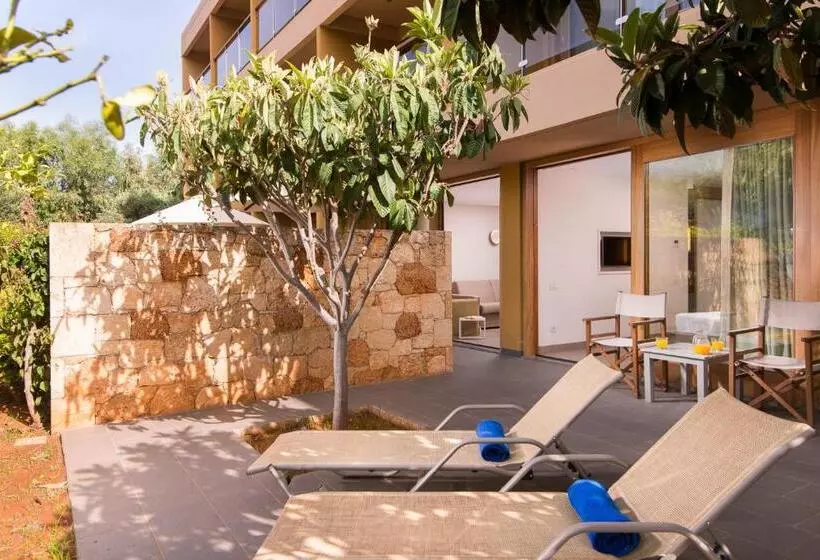 سوییت خانوادگی, Kernos Beach Hotel & Bungalows