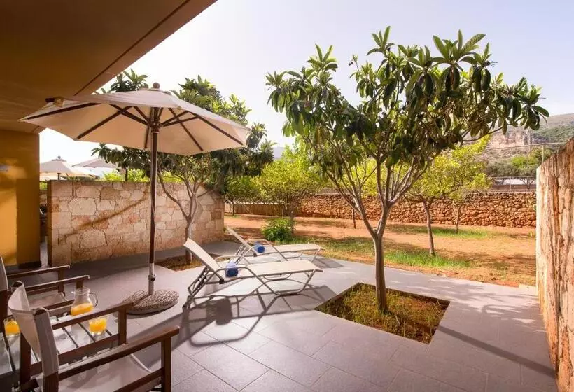 سوییت خانوادگی, Kernos Beach Hotel & Bungalows