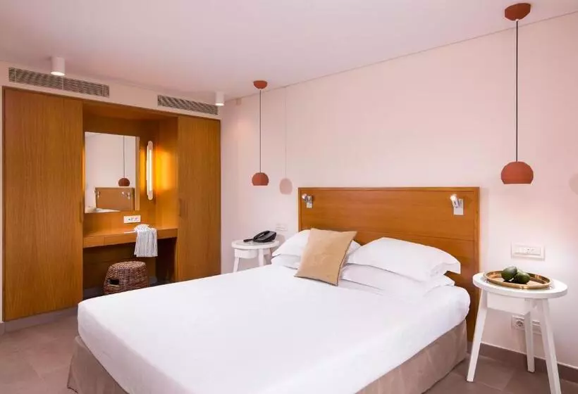 سوییت خانوادگی, Kernos Beach Hotel & Bungalows