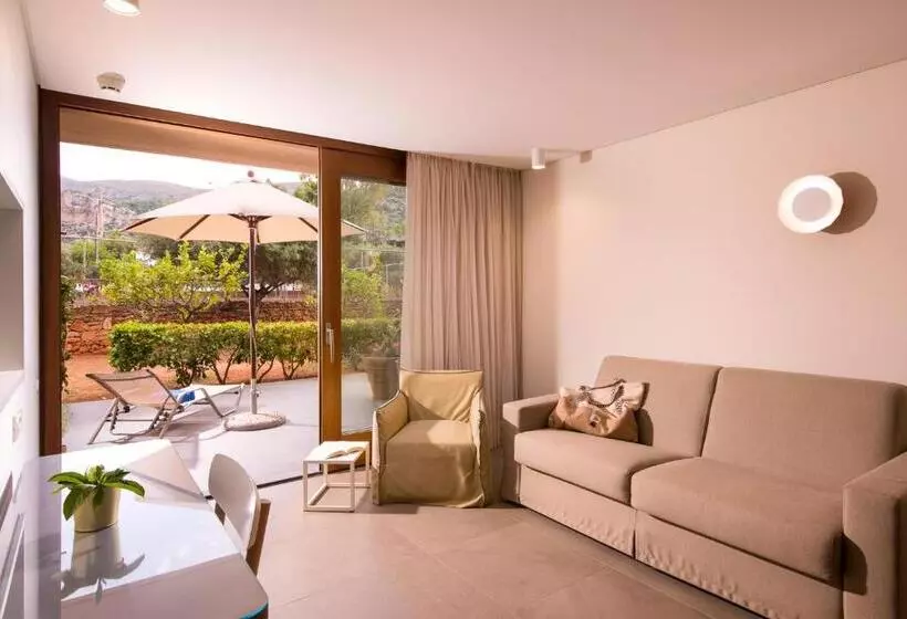 سوییت خانوادگی, Kernos Beach Hotel & Bungalows
