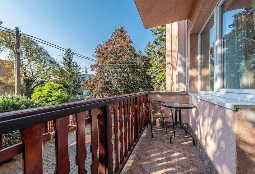 اتاق استاندارد سه نفره, Korona Panzió Budapest