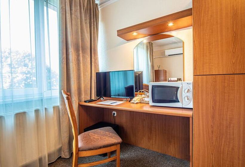 اتاق استاندارد سه نفره, Korona Panzió Budapest