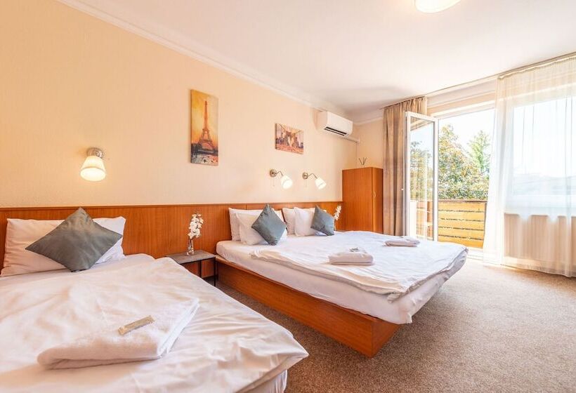 اتاق استاندارد سه نفره, Korona Panzió Budapest