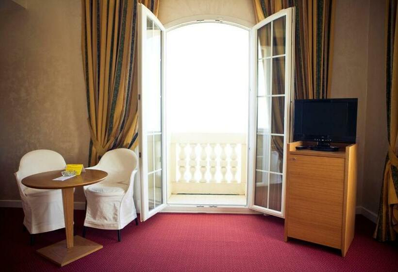 Люкс Семейный 2 Спальни, Grand Hotel Cesenatico