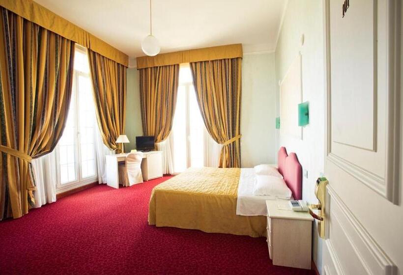 Люкс Семейный 2 Спальни, Grand Hotel Cesenatico