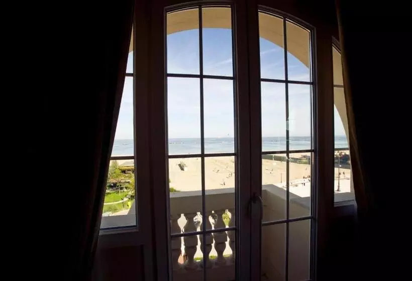 سوئیت خانواده 2 خوابه, Grand Hotel Cesenatico