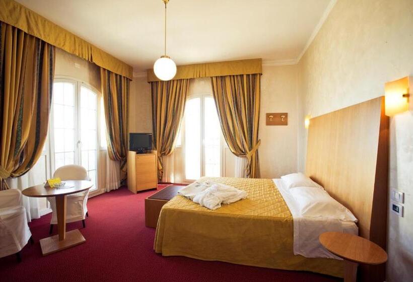 Люкс Семейный 2 Спальни, Grand Hotel Cesenatico