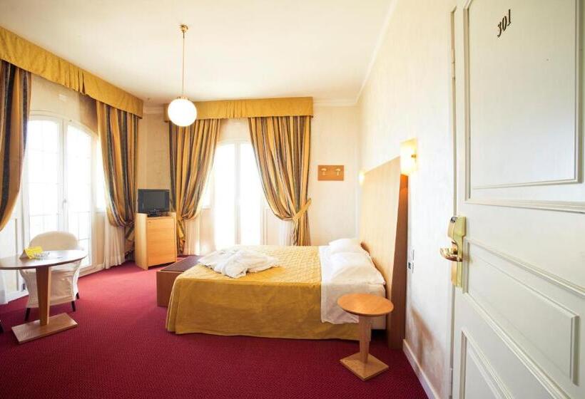 Люкс Семейный 2 Спальни, Grand Hotel Cesenatico