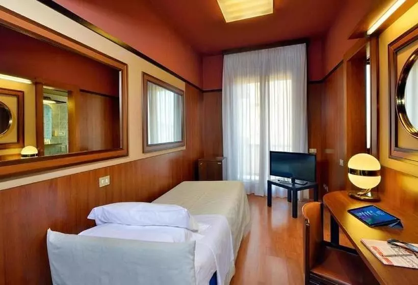 اتاق استاندارد یک نفره, Grand Hotel Elite