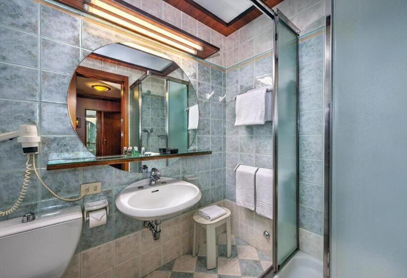 标准单人间, Grand Hotel Elite