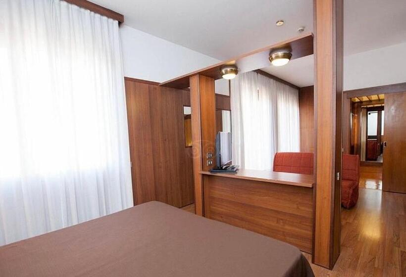 四人标准间, Grand Hotel Elite