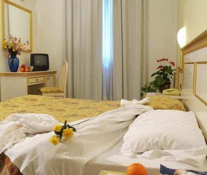 غرفة قياسية فردية, Alexander Palace