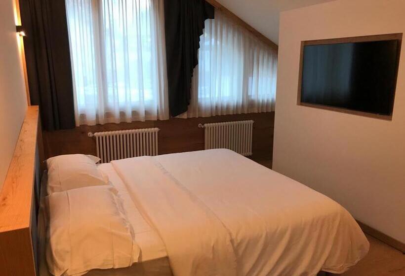 Полулюкс Повышенной Комфортности, Alla Posta Famiglia Pra Dal 1866 A Caprile