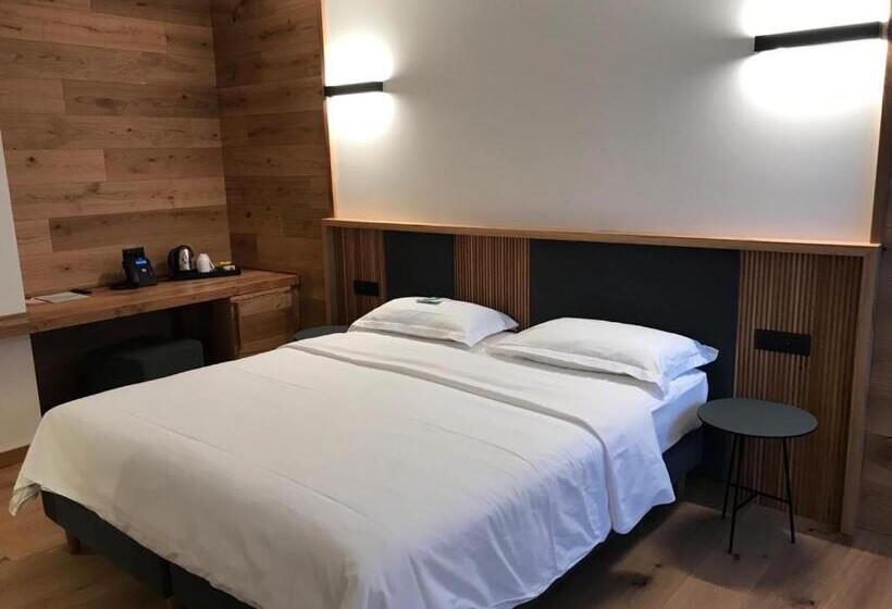 Люкс Повышенной Комфортности, Alla Posta Famiglia Pra Dal 1866 A Caprile