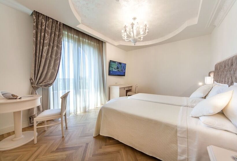 トリプルクラシックルーム, Aurelia