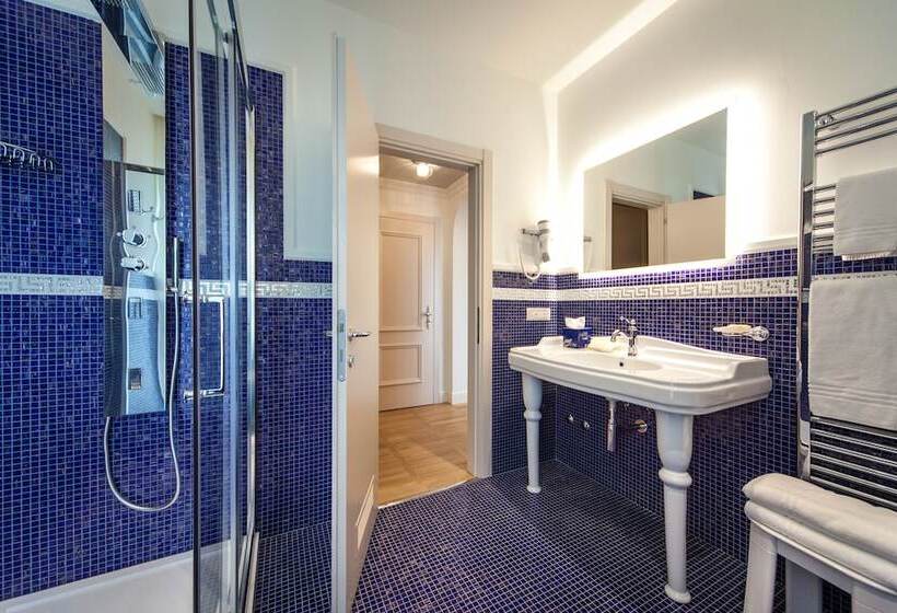 トリプルクラシックルーム, Aurelia