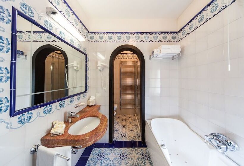 デラックスルーム, Aurelia