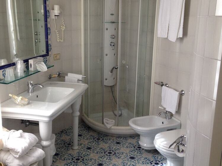 デラックスルーム, Aurelia