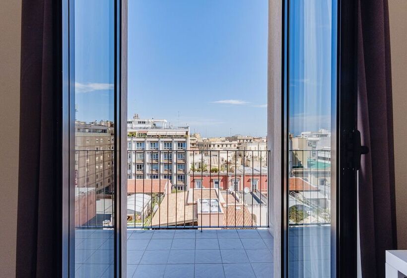 חדר קלאסי, Boston