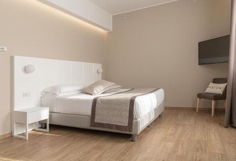 חדר דלוקס, Boston