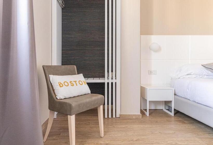 חדר דלוקס, Boston