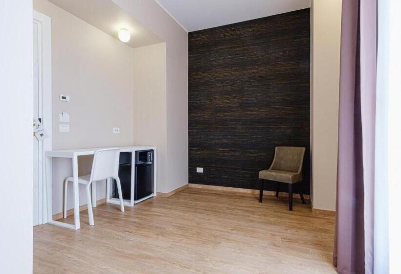 סוויטת ג'וניור, Boston