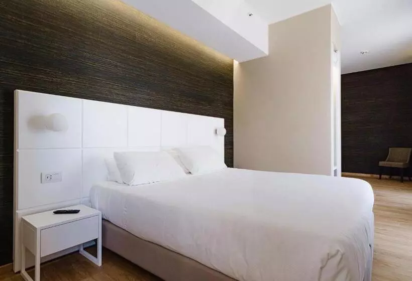 Junior Suite, Boston
