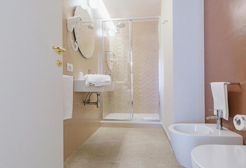 חדר קלאסי, Boston