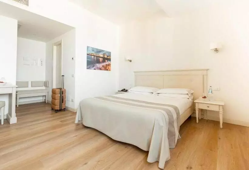 Pokój Standard Trzyosobowy, Catalunya