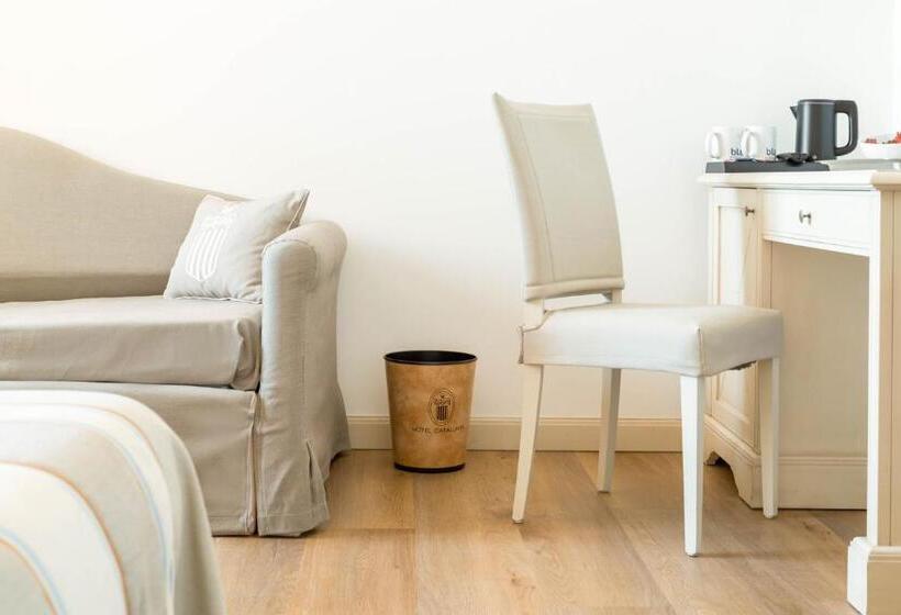 Habitación Triple Estándar, Catalunya
