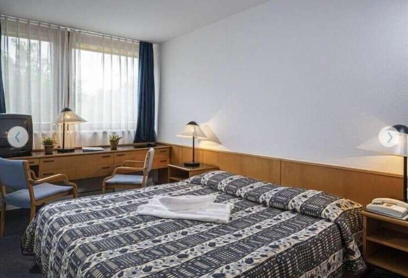 标准间, Club Tihany