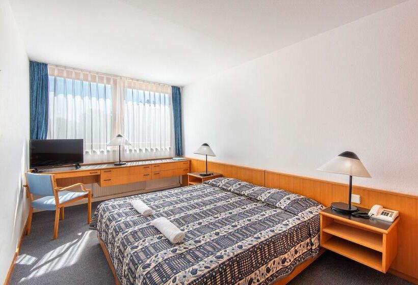 标准间, Club Tihany