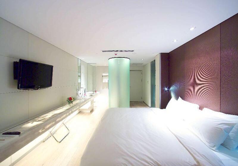 اتاق لوکس, Eaton Hk